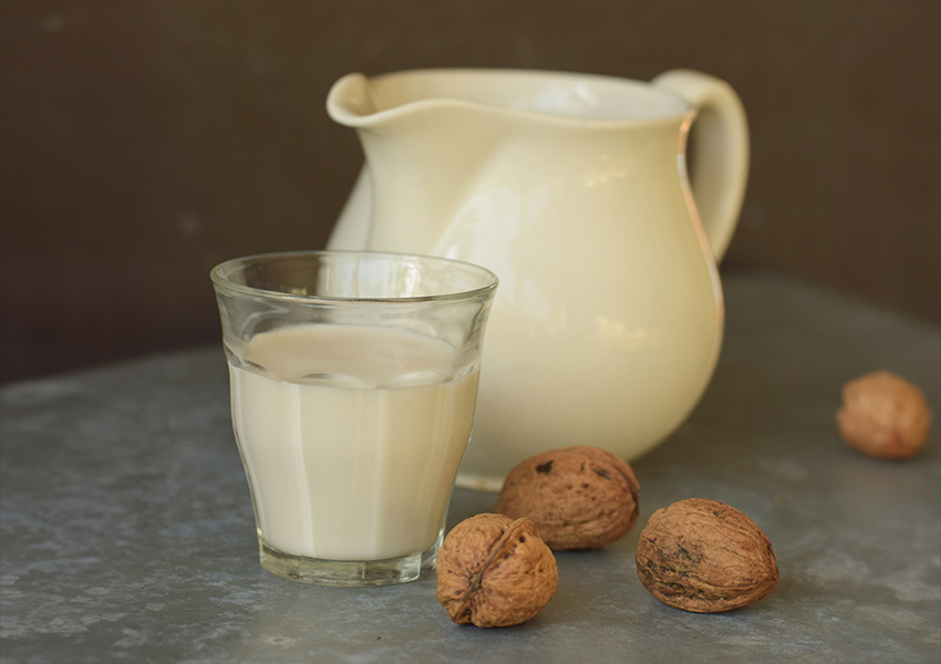 Plantaardige melk maken met walnoten